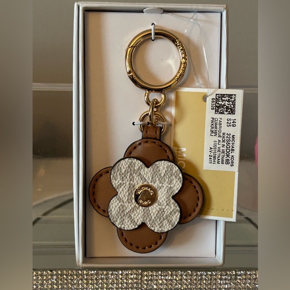 NIB! Michael Kors Brown and Cream Floral Keychain - Picture 5 of 6